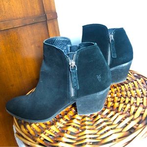 FRYE Judy Black Suede Double Zippers Ankle Bootie 7.5